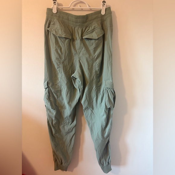 Lululemon Dance Studio Relaxed-Fit Mid-Rise Cargo Pant Size Small - Picture 4 of 11